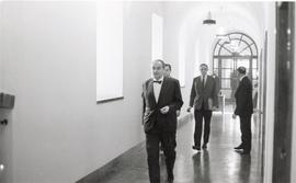 Fotografia czarno-biała (odbitka) z sesji Zespołu doradczego ds. muzealnictwa archeologicznego i ...