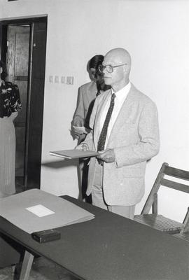 Fotografia  czarno-biała (odbitka)   z zakończenia konkursu na - "Najciekawsze Wydarzenie Mu...