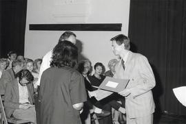 Fotografia  czarno-biała (odbitka)   z zakończenia konkursu na - "Najciekawsze Wydarzenie Mu...