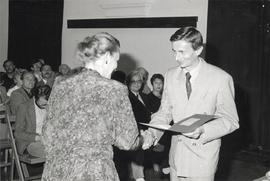 Fotografia  czarno-biała (odbitka)   z zakończenia konkursu na - "Najciekawsze Wydarzenie Mu...