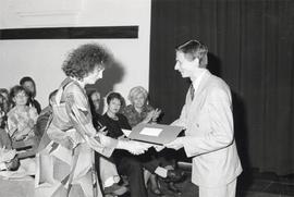 Fotografia  czarno-biała (odbitka)   z zakończenia konkursu na - "Najciekawsze Wydarzenie Mu...