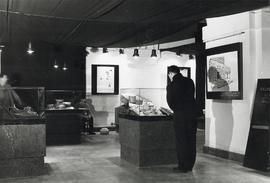 Fotografia  czarno-biała (odbitka)  z otwarcia  wystawy pt. "Sztuka Majów" w Państwowym...