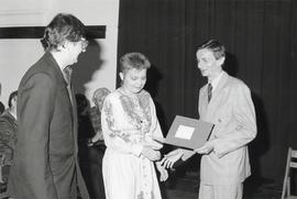 Fotografia  czarno-biała (odbitka)   z zakończenia konkursu na - "Najciekawsze Wydarzenie Mu...