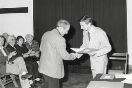 Fotografia  czarno-biała (odbitka)   z zakończenia konkursu na - "Najciekawsze Wydarzenie Mu...