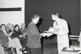 Fotografia  czarno-biała (odbitka)   z zakończenia konkursu na - "Najciekawsze Wydarzenie Mu...